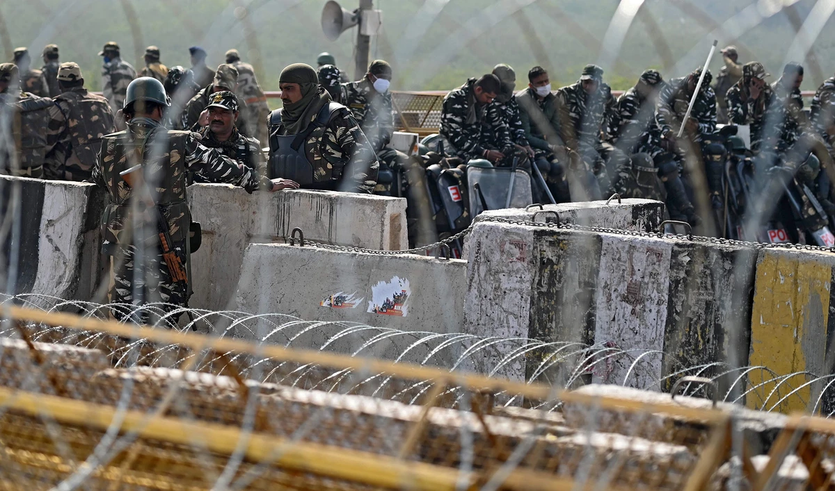 Police tighten security as thousands join Indian farmer protests