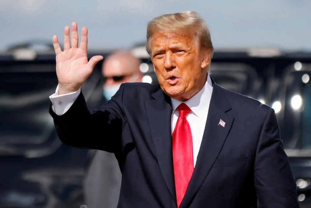 Trump parts with impeachment lawyers a week before trial