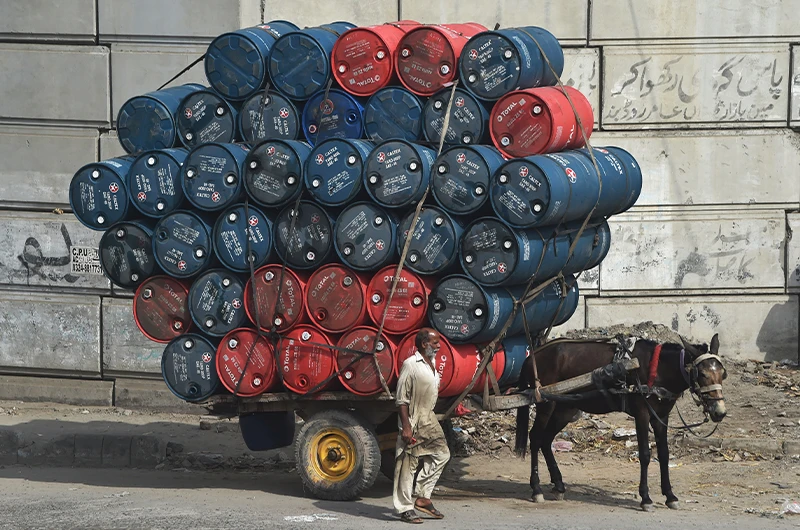 Sindh alarmed by oil, gas shortage