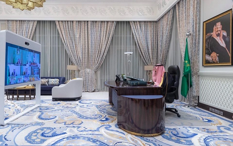 King Salman chairs Saudi Cabinet meeting of ministers during a virtual session. (SPA)
