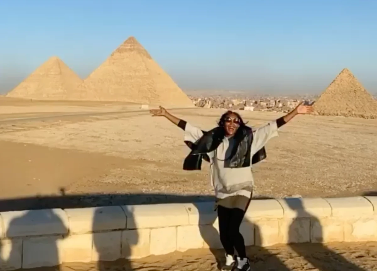 One boomerang clip showed the 50-year-old model jumping off a curb with the Great Pyramids of Giza in her background. (Instagram)