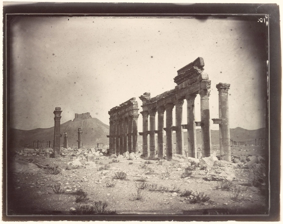 Western section of Colonnade Street, Louis Vignes, 1864. Albumen print. 8.8 x 11.4 in. (22.5 x 29 cm). (Getty Research Institute, 2015.R.15)