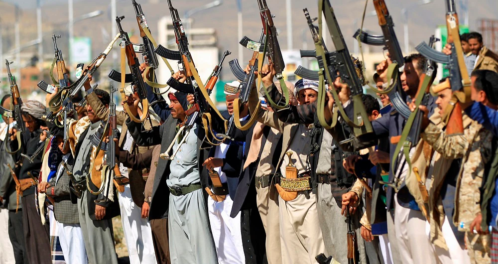 Hundreds of Houthis marched toward Marib from three fronts. (AFP)