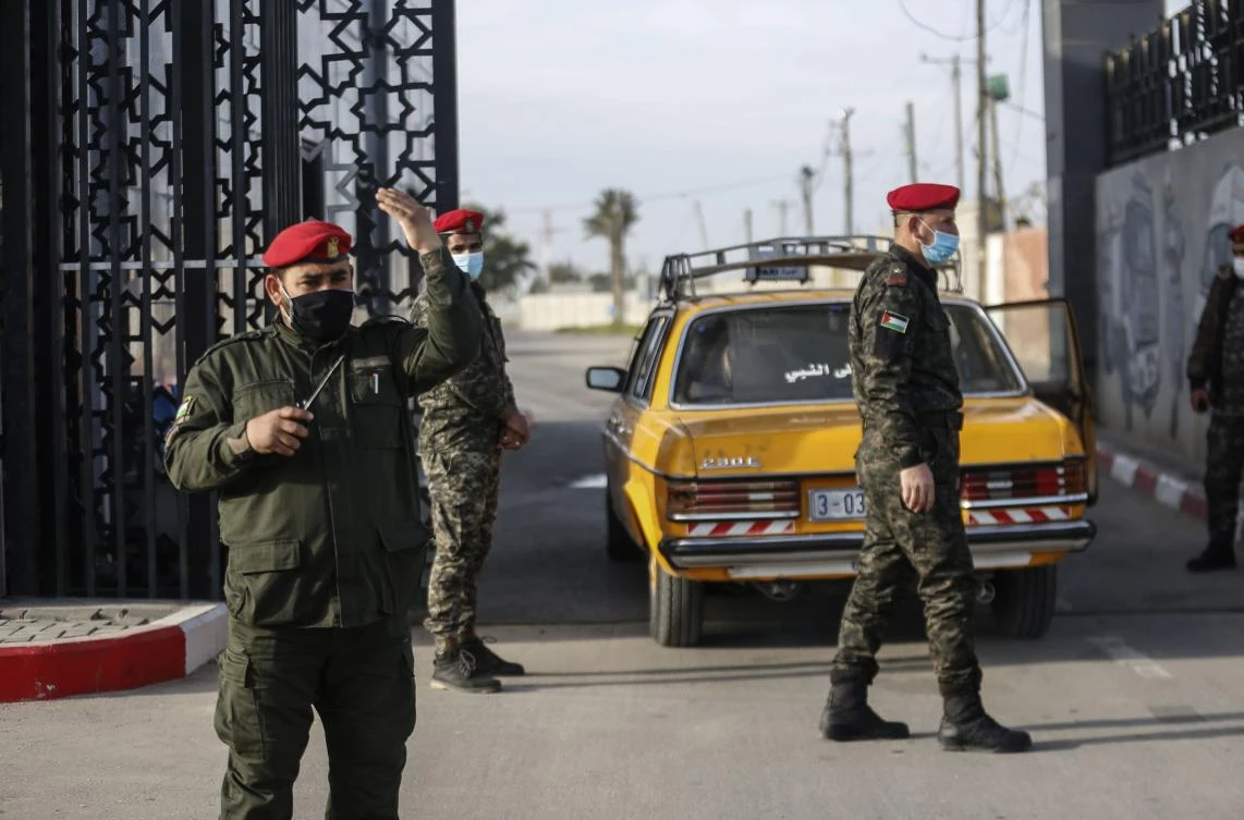 Egypt reopens Gaza Strip crossing amid faction talks
