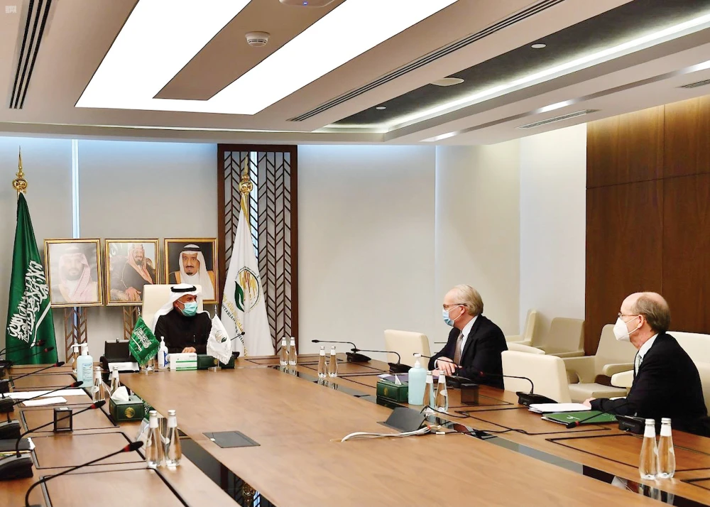 KSrelief chief meets US special envoy to Yemen