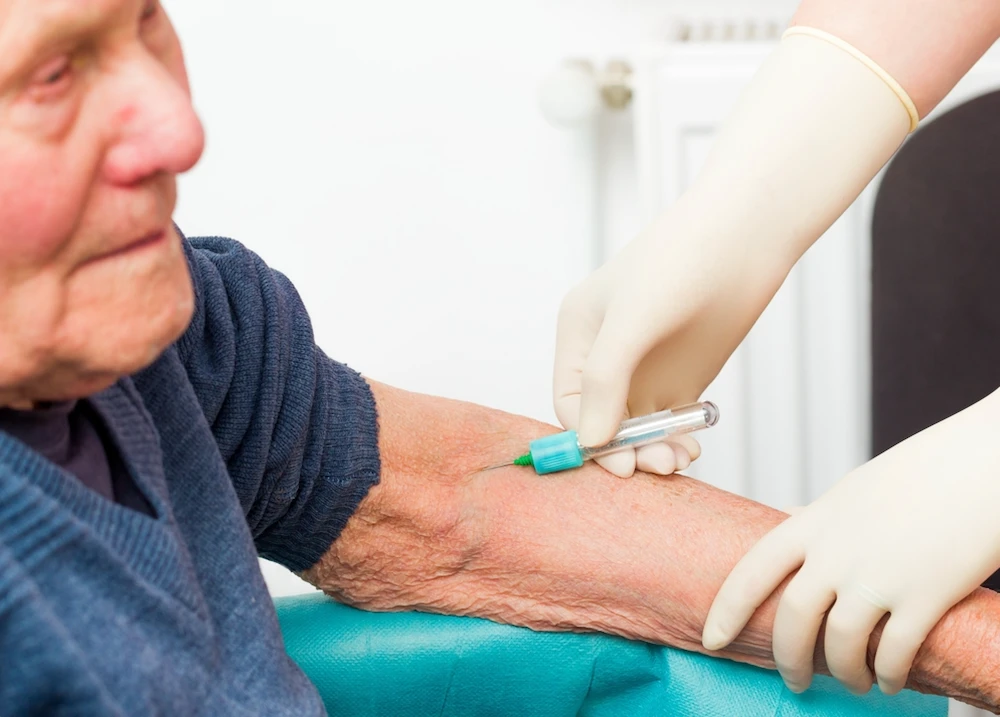 Coronavirus patients given blood-thinning drugs within 24 hours of being admitted to hospitable are less likely to die. (Shutterstock/Illustrative)