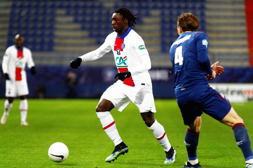 Paris Saint-Germain's Italian forward Moise Kean drives the ball during the French Cup round-of-64 football match between Stade Malherbe Caen and PSG at the Michel-d'Ornano Stadium in Caen, France on Feb. 10, 2021. (AFP / Sameer Al-Doumy)