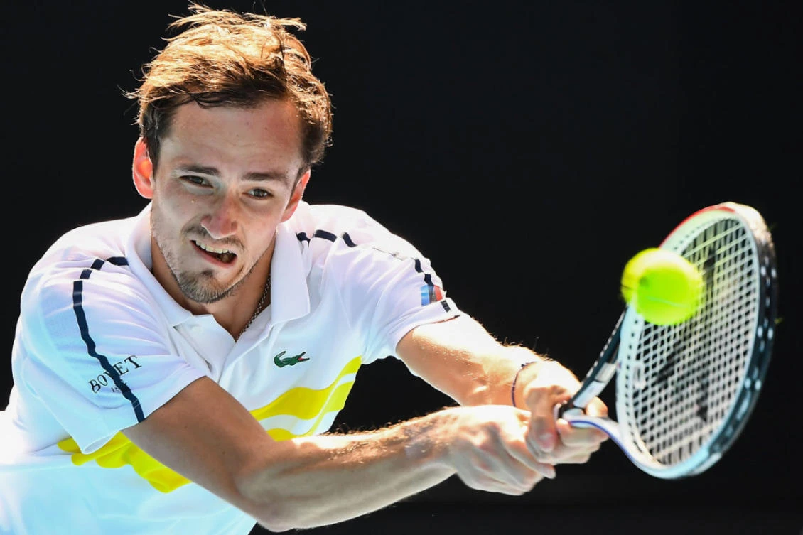 Medvedev in 5, finally, advances to 4th round in Australia