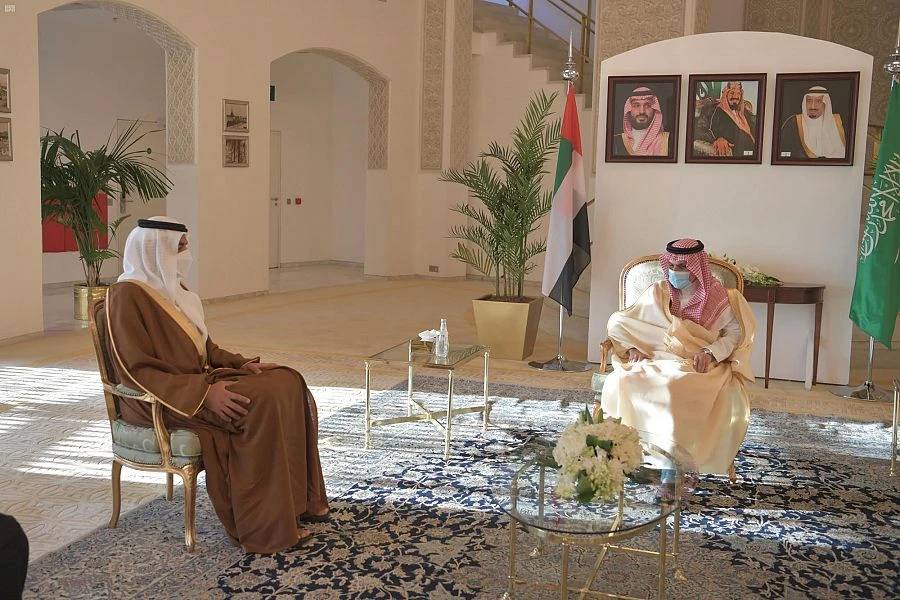 King Salman awards Sheikh Shakhbout Al-Nahyan with Saudi Order