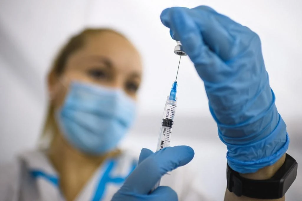 A health worker prepares a dose of Chinese-made Sinopharm Covid-19 vaccine in Belgrade Fair turned into a vaccination centre, on Feb. 12, 2021. (File/AFP)