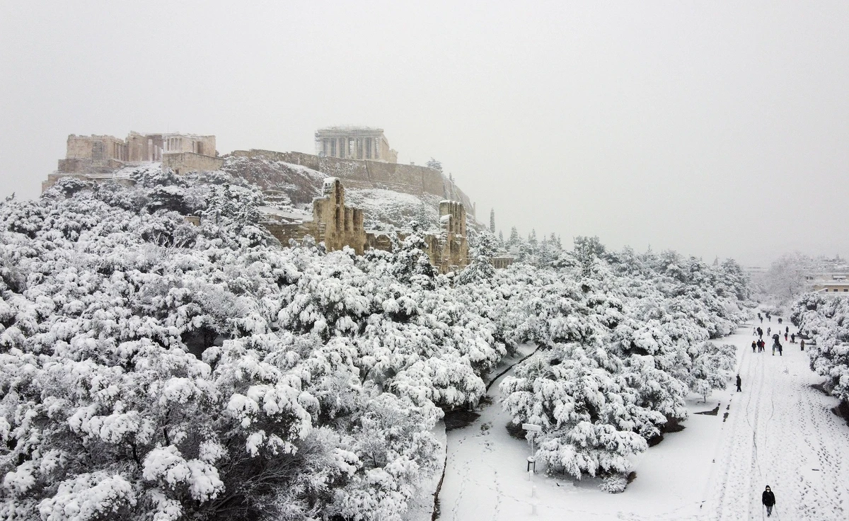 Greece blanketed by heaviest snowfall in over a decade