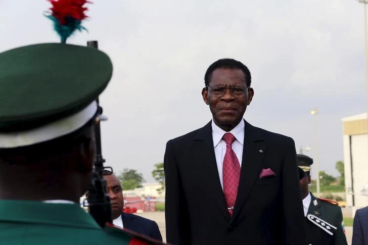 Equatorial Guinea’s President Teodoro Obiang Nguema Mbasogo inspects a guard of honor upon his arrival at the presidential airport in Abuja, Nigeria, May 28, 2015. (Reuters)