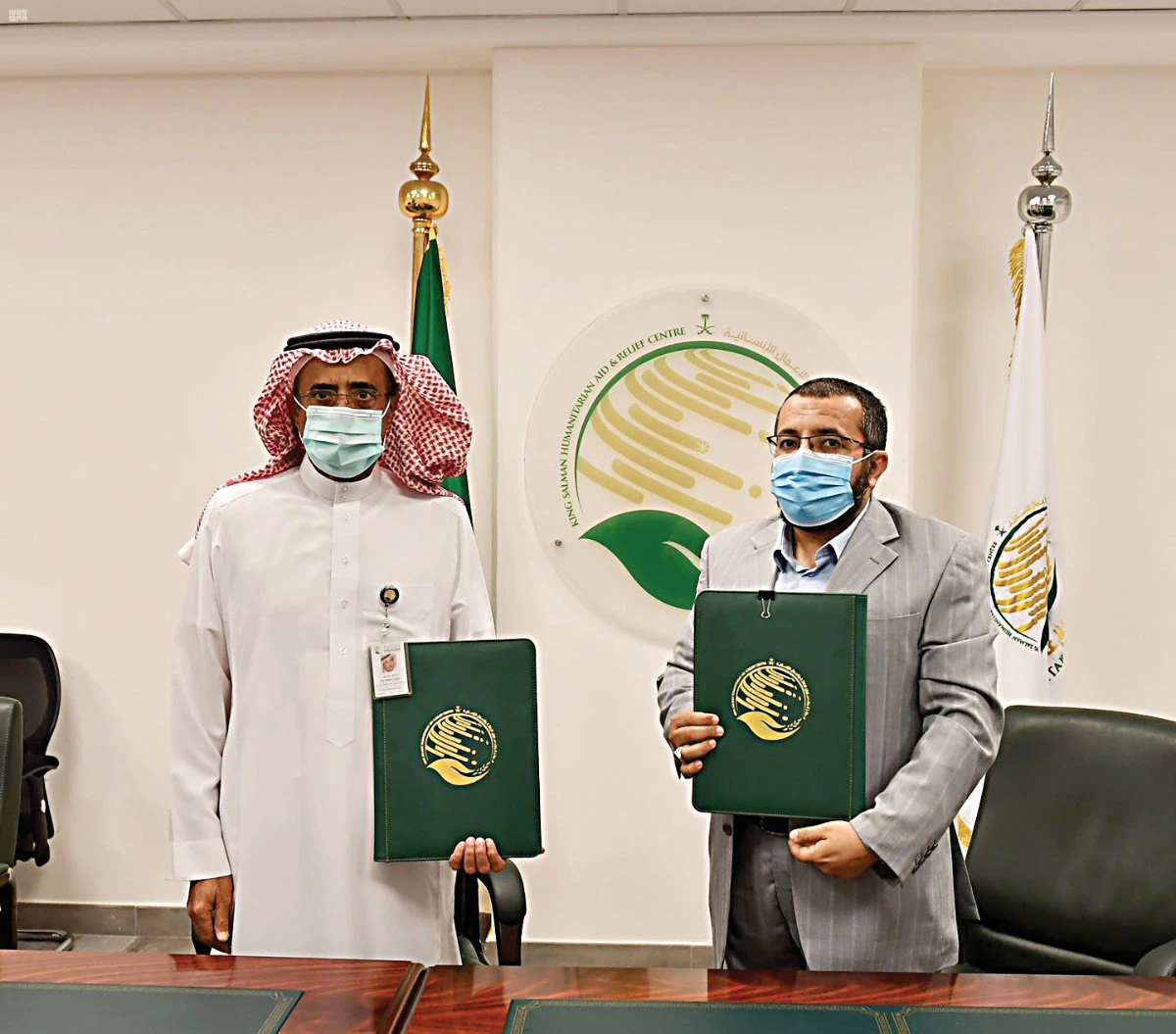 Representatives of KSrelief and Taybah Foundation have signed five agreements on Friday, (SPA)