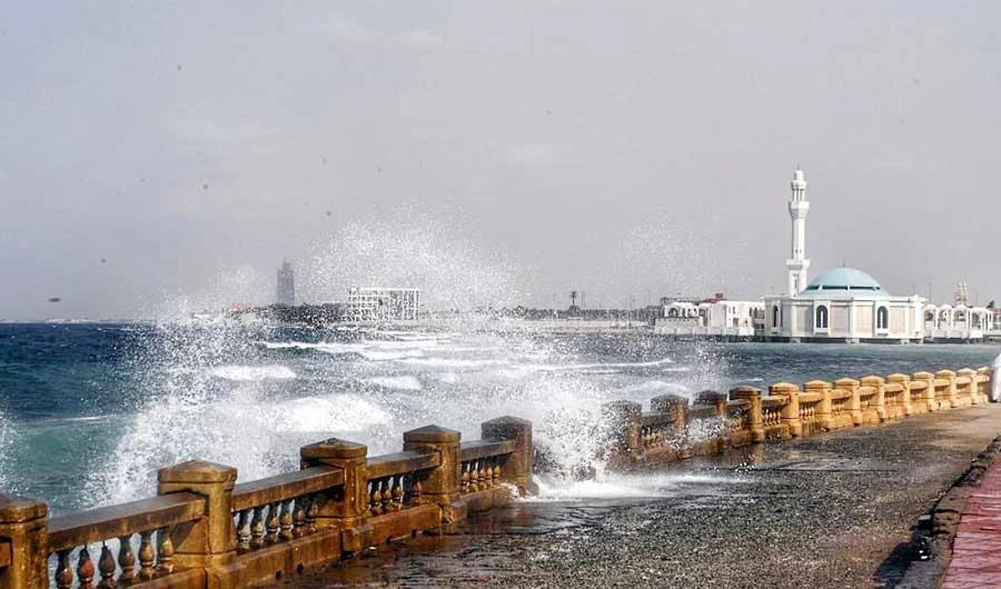 Big waves smash into Jeddah's waterfront on Friday amid strong winds. (SPA)