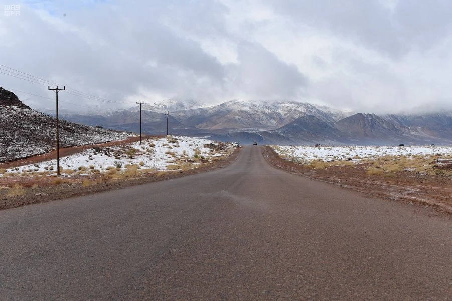 Saudi Arabia’s Civil Defense forecast a chance of snow in Tabuk’s mountainous areas. (File/SPA)