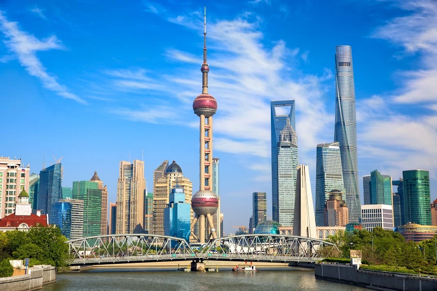The benchmark Shanghai Composite Index sank 2 percent to 3,564.08, in its biggest daily percentage loss since July 24. (File/AFP)
