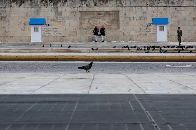 Presidential Guards at the Tomb of the Unknown Soldier, after the Greek government imposed a nationwide lockdown to contain the spread of COVID-19, Athens, Greece, Mar. 23, 2020. (Reuters)