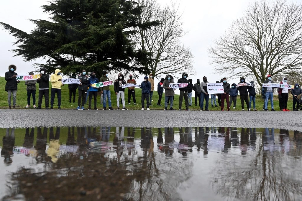 The UK granted asylum or some other form of protection to 9,936 people last year, a 52 percent drop compared to 2019. (AFP file photo)
