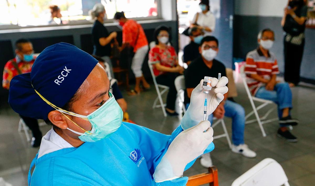 A healthcare worker prepares a dose of China's Sinovac Biotech vaccine for the coronavirus disease (COVID-19) during the mass vaccination program for the elderly people at a school in Jakarta, Indonesia, February 26, 2021. (Reuters)