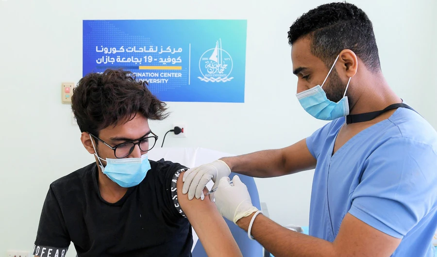 The number of Saudis and expats who have received the COVID-19 vaccine has reached 780,667. (SPA)