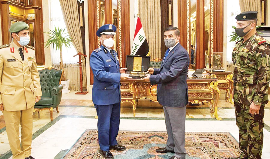 Iraqi Defense Minister Juma Inaad Saadoun presents a memento to Saudi Arabia’s Chief of Staff Gen. Fayyad bin Hamed Al-Ruwaili in Baghdad. (SPA)