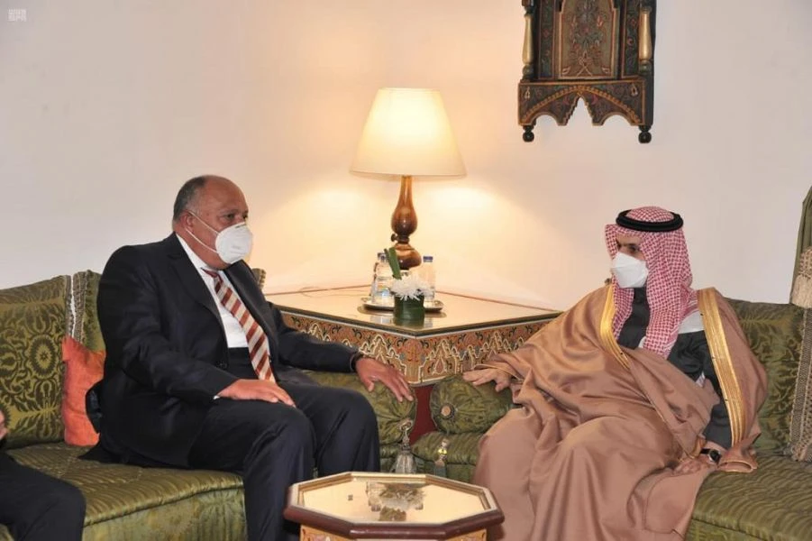 Saudi FM meets Arab counterparts on sidelines of Arab League meeting
