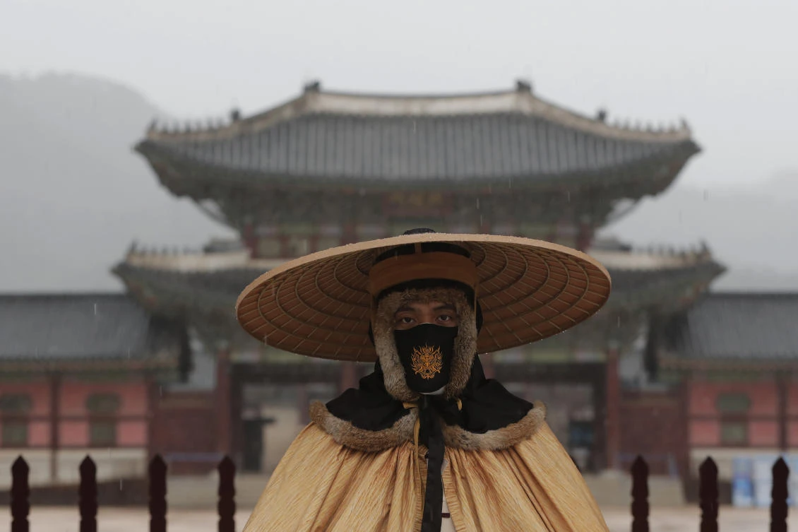 An Imperial guard stands outside the Gyeongbok Palace in Seoul. South Korea is involved in a natural gas for CO2 swap with Saudi Arabia. (AP)