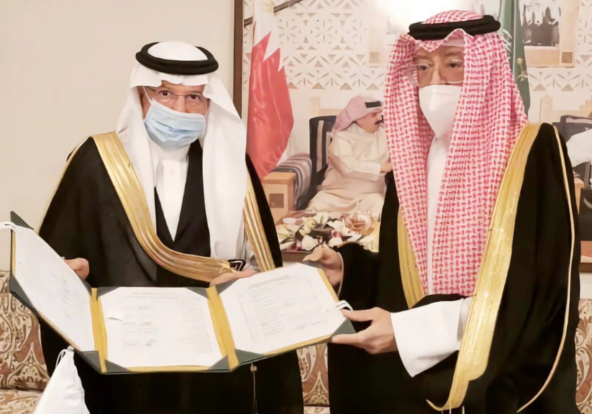 OIC Secretary-General Yousef Al-Othaimeen receives Bahrain’s ambassador to Saudi Arabia, Sheikh Hamoud bin Abdullah Al-Khalif, in Jeddah on Thursday. (SPA)