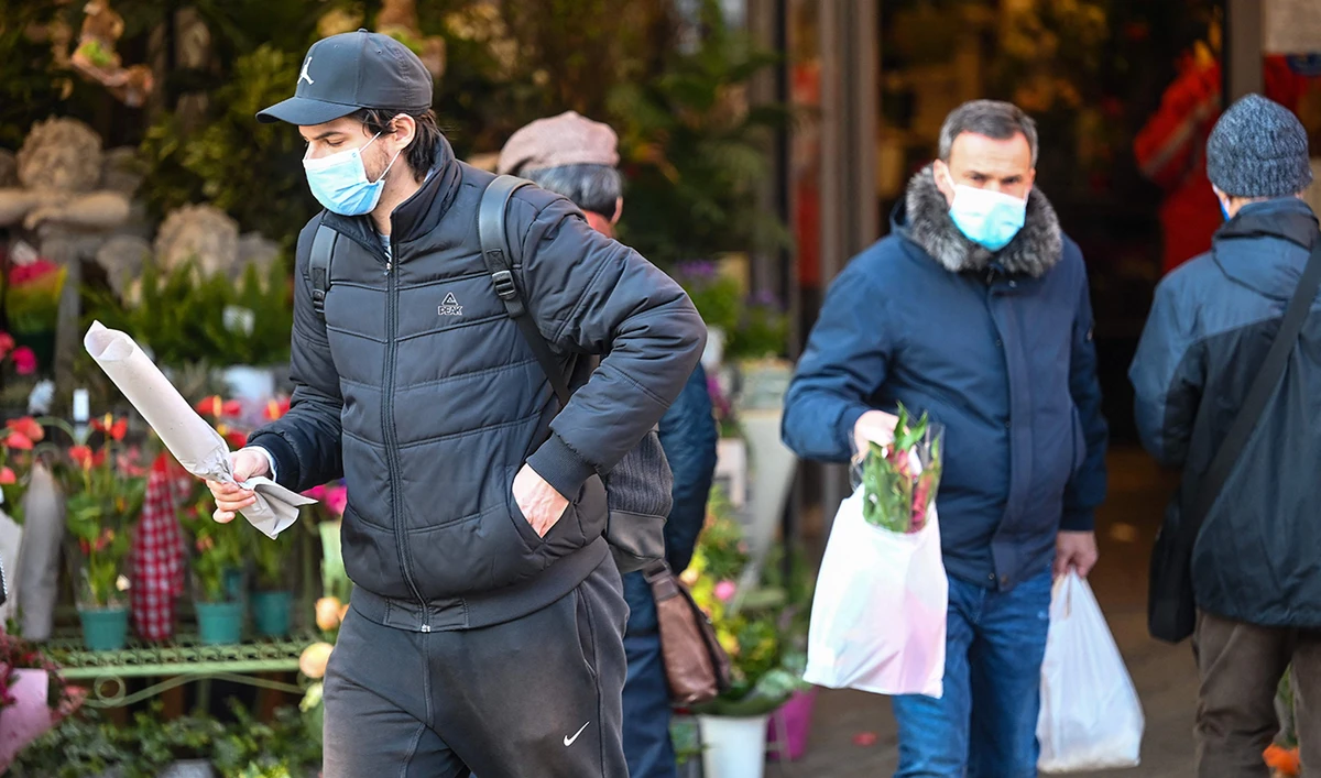 Men purchase flowers at a market in downtown Budapest amid the ongoing pandemic, on Monday. (AFP)