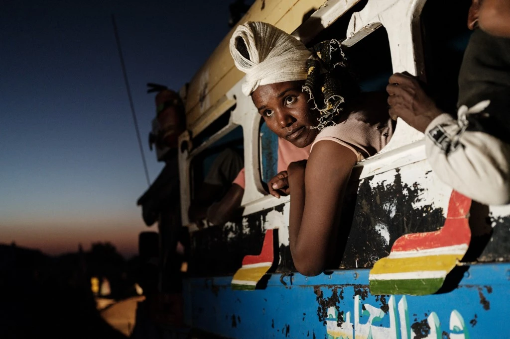 Refugees who fled Ethiopia’s Tigray conflict arrive by bus near the Ethiopian border at the entrance of Um Raquba refugee camp in Sudan’s eastern Gedaref state on Dec. 11, 2020. (AFP file photo)