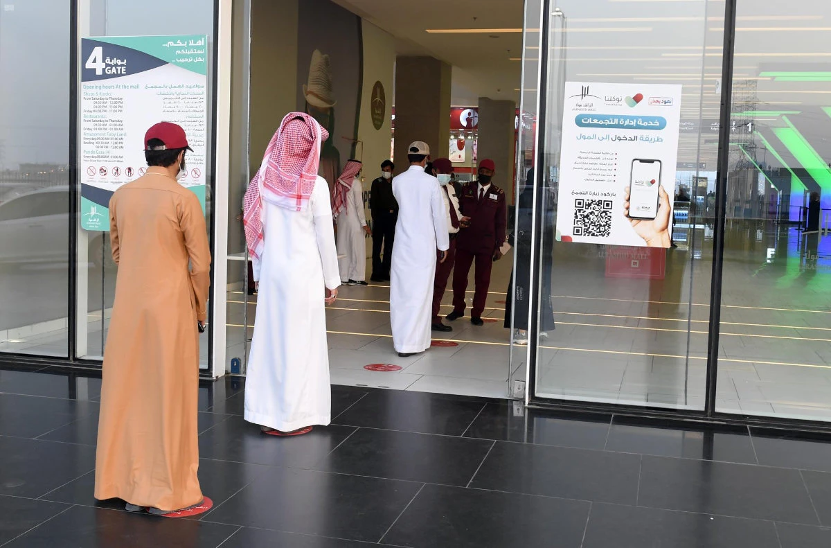 Commercial facilities continue to be monitored for non-compliance with anti-coronavirus regulations, which is blamed for the recent spike in COVID-19 cases in the Kingdom. (SPA)