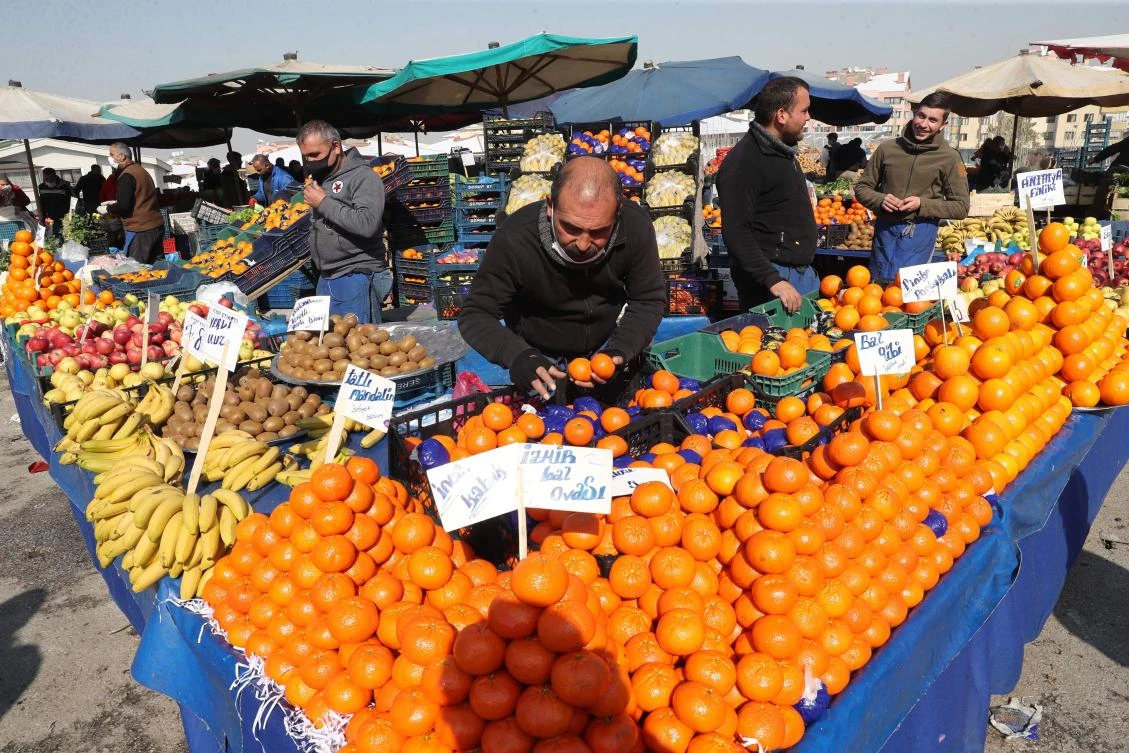 A vendor wearing a protective mask arranges his stall at a local market in Ankara. Turks are finding it difficult to cope with growing poverty. (AFP)