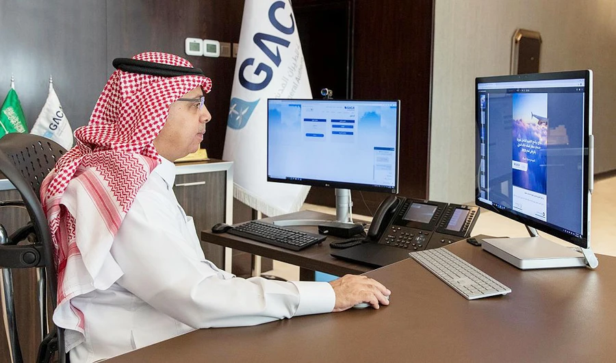 Abdulaziz Al-Duailej inaugurates the electronic portal. (SPA)