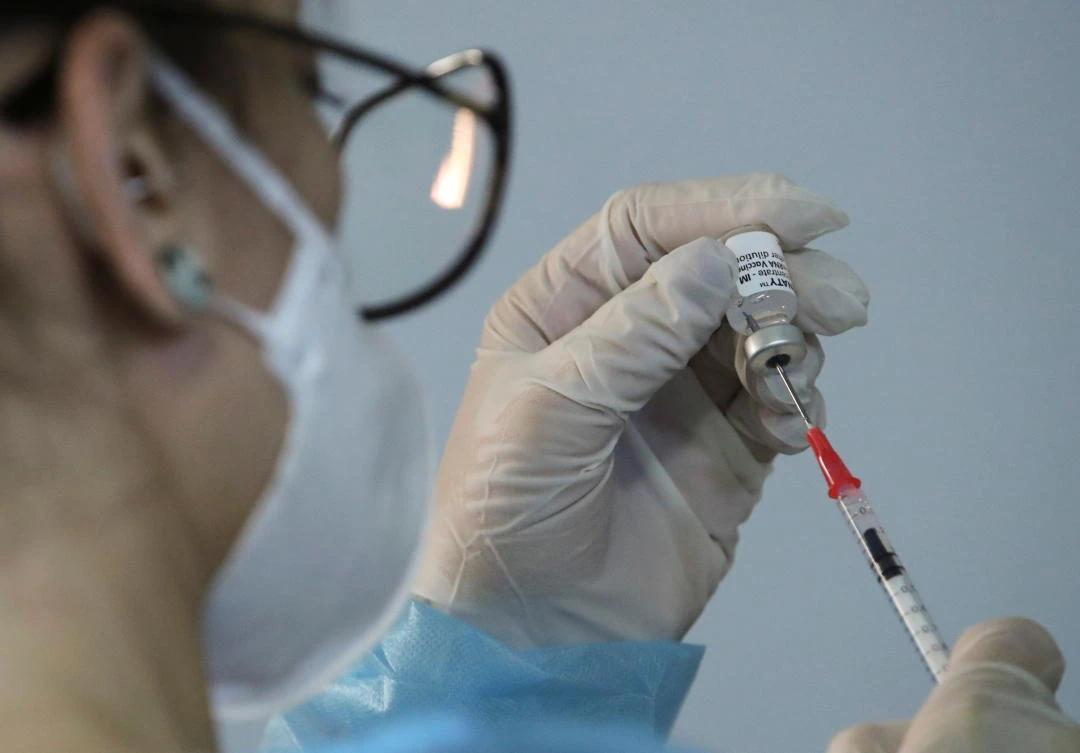 A medical worker prepares a dose of the Pfizer-BioNTech COVID-19 vaccines at a vaccination centre, in Ronquieres, Belgium March 15, 2021. (Reuters)