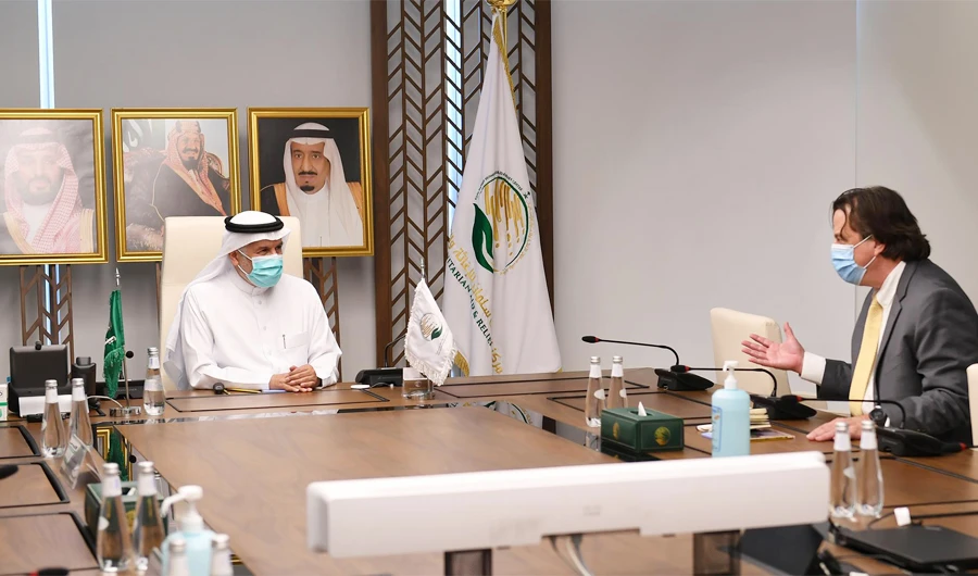 KSrelief Supervisor General Dr. Abdullah Al-Rabeeah holds talks with William David Gressly, UN resident coordinator for Yemen, in Riyadh on Tuesday. (SPA)