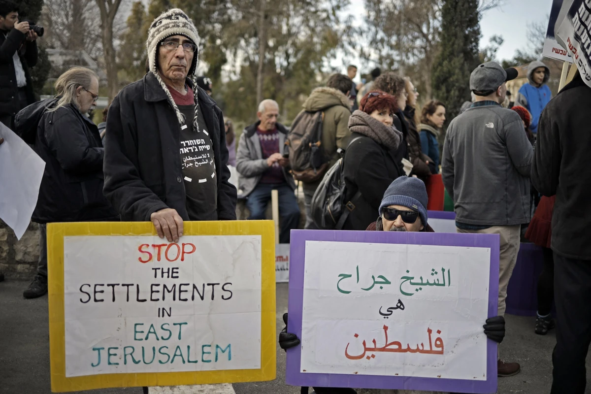 Protesters near the house of a Palestinian family, which an Israeli court had ordered to be evicted while declaring Israeli settlers to be the legal owners, Sheikh Jarrah, Jerusalem, Jan. 18, 2019. (AFP)