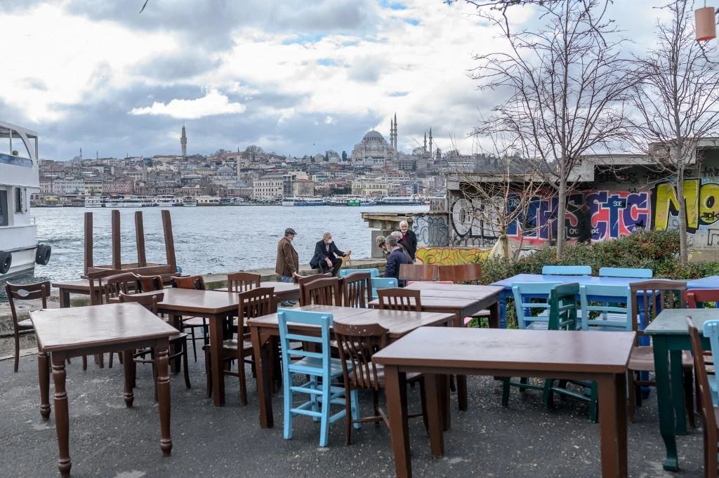 Turkey’s COVID-19 infection rates are rapidly rising, raising fears that its tourism industry could be hampered in the summer. (File/AFP)