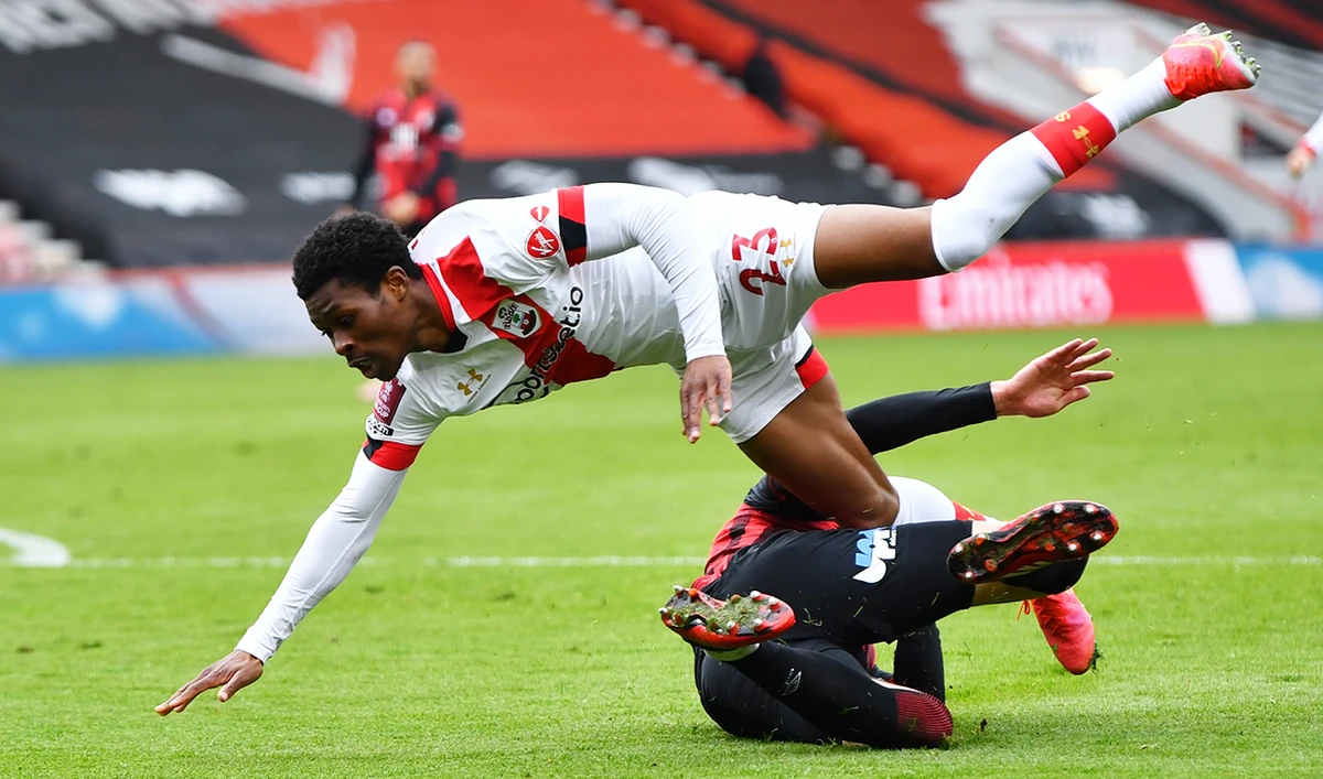 Southampton’s Nathan Tella in action with AFC Bournemouth’s Chris Mepham during Saturday’s English FA Cup quarterfinal match in southern England. (Reuters)