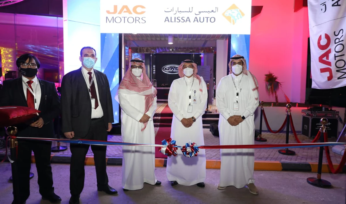 JAC Motors’ new 3 S (service center, showroom and spare parts outlet) facility has been equipped with the most advanced tools and equipment to serve customers.