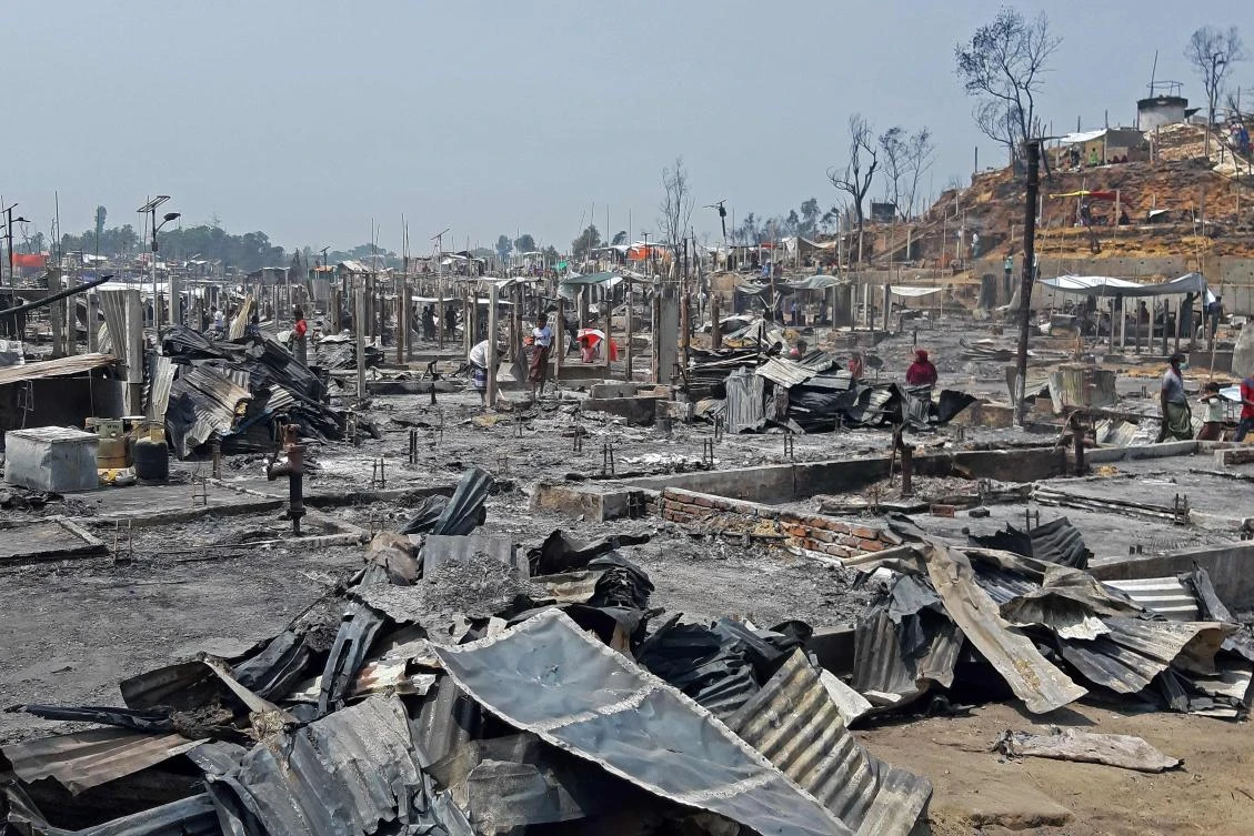 Massive fire guts Rohingya camps in Bangladesh