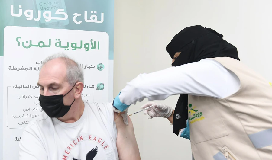 More than 4 million doses have been given across 500 sites as the Kingdom steps up its vaccination program. (SPA)
