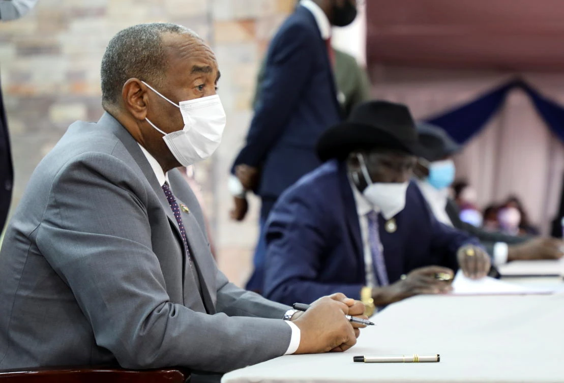 Abdel Fattah Al-Burhan and South Sudan's president sign a declaration of principles in Juba, South Sudan March 28, 2021. (Reuters)