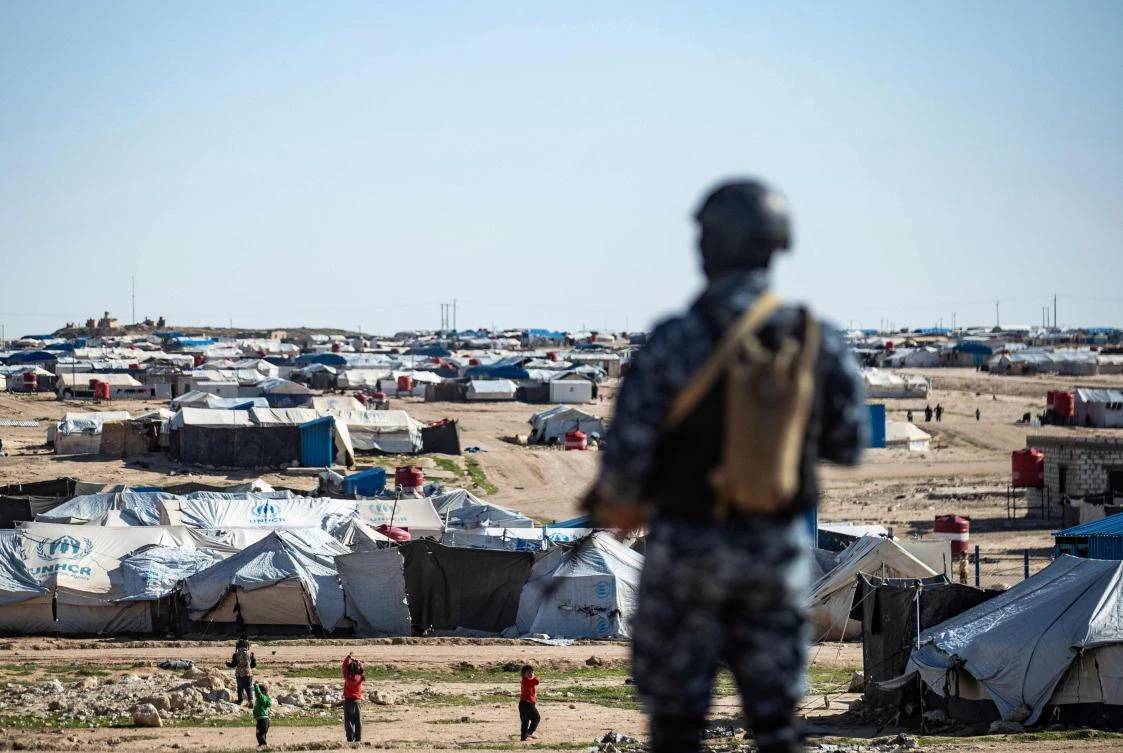 Anti-terrorist forces of the SDF keep watch in the vicinity of Al-Hol camp, the larger of two Kurdish-run displacement camps for relatives of Daesh terrorists in Syria's northeast. (AFP)