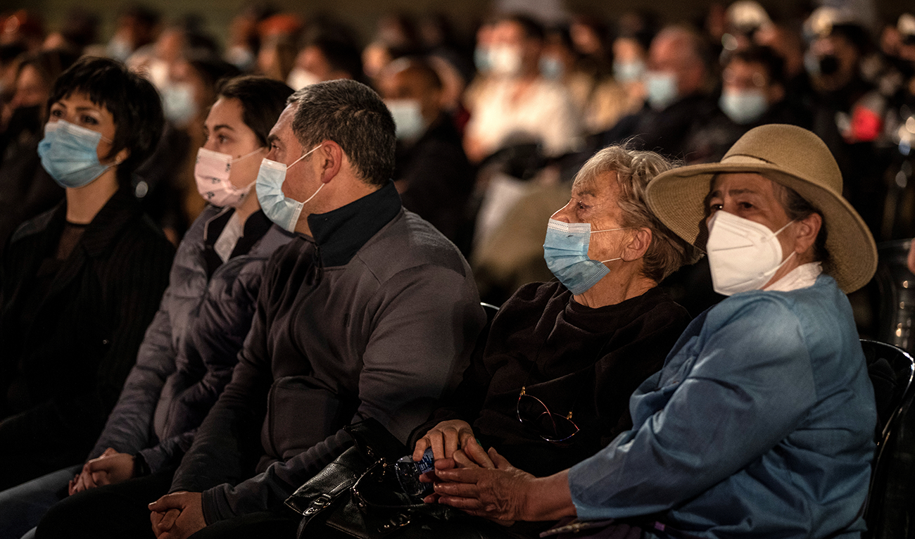 People listen to speeches during Holocaust Martyrs' and Heroes Remembrance Day opening ceremony in memory of the six million Jewish men, women and children murdered by the Nazis and their collaborators, in Jerusalem April 7, 2021. (Reuters)