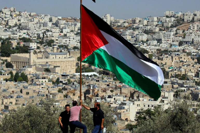 Palestinians fly their national flag in protest against Israeli PM Netanyahu’s visit to Hebron, in the occupied West Bank, Sept. 4, 2019. (Reuters)