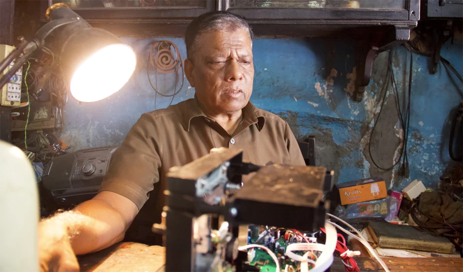 Aging brothers in Hyderabad run last radio repair shop in southern Indian state
