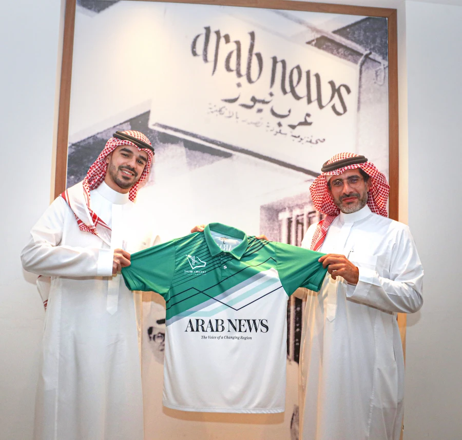 SACF Chairman Prince Saud bin Mishal presenting Arab News Editor-in-Chief with Saudi national cricket team jersey. (AN photo)