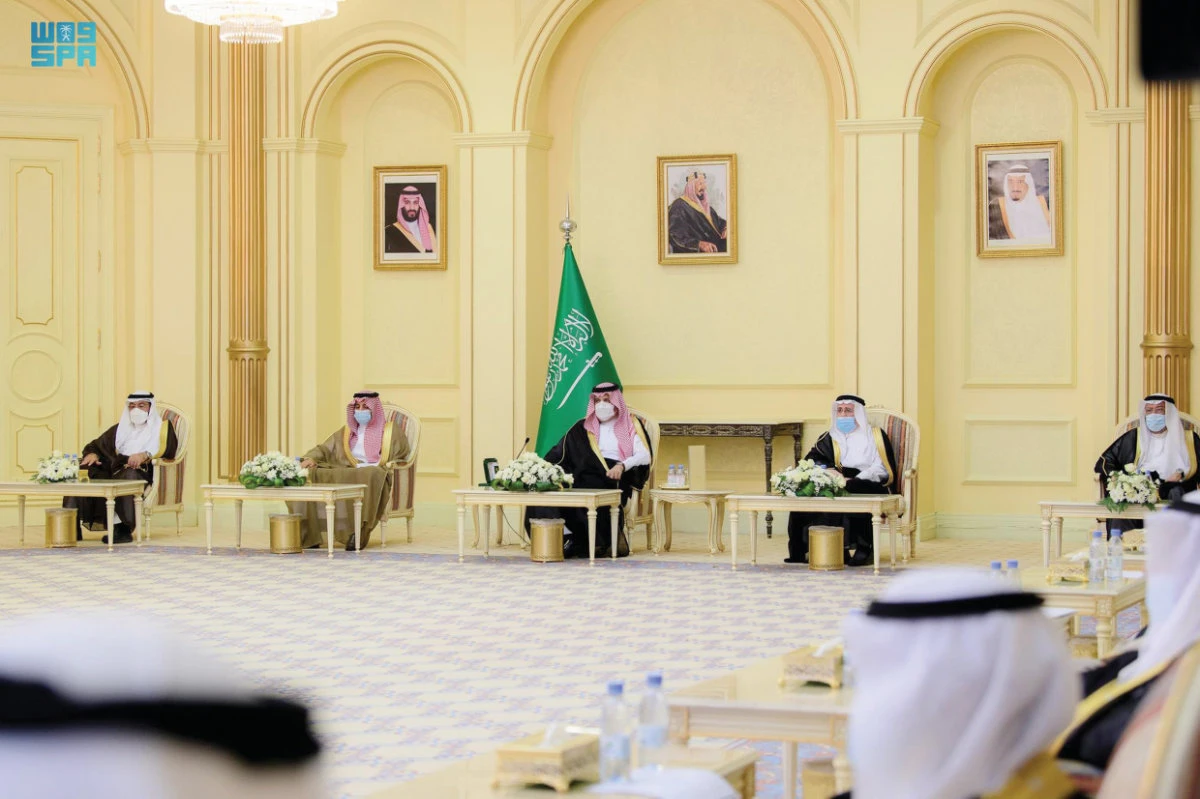 Madinah Gov. Prince Faisal bin Salman leading the launch ceremony for the Dr. Nizar Madani Award in Madinah on Saturday. (SPA)