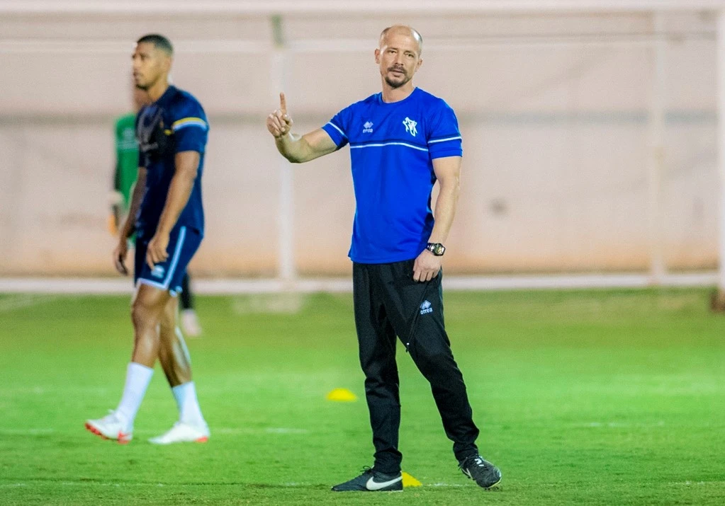 Nestor El-Maestro tells Arab News how football has given him a chance to experience different cultures around the world. (Twitter: @AltaawounFC)