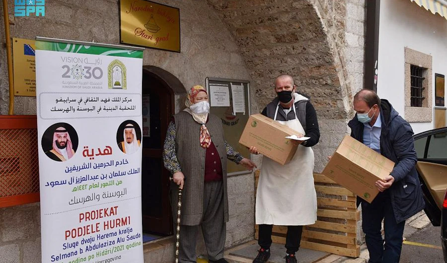 Saudi ministry serves Bosnia date gift for Ramadan. (SPA)